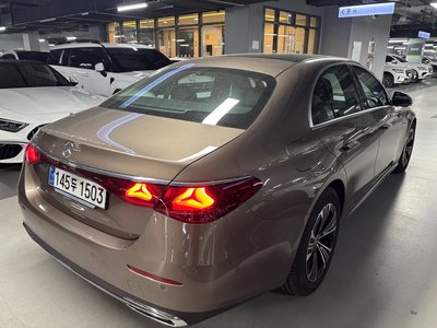 MERCEDES-BENZ E-CLASS - 3