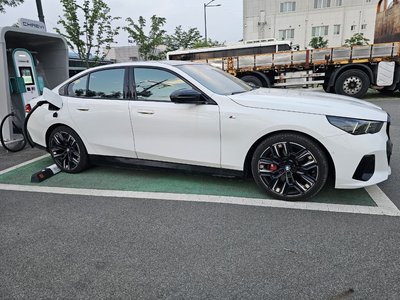 2025 BMW I5 — фото 9