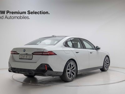 2025 BMW 5 SERIES photo 5