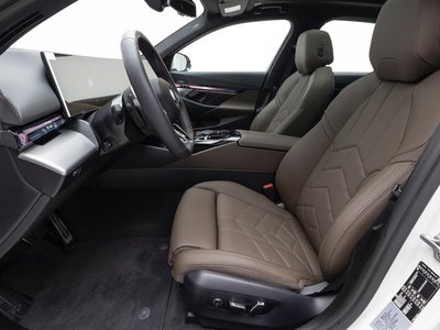 2025 BMW 5 SERIES photo 10