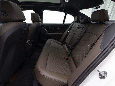 2025 BMW 5 SERIES 缩略图 11