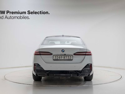 2025 BMW 5 SERIES photo 3