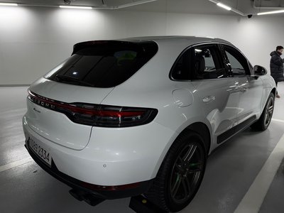 PORSCHE MACAN - 2