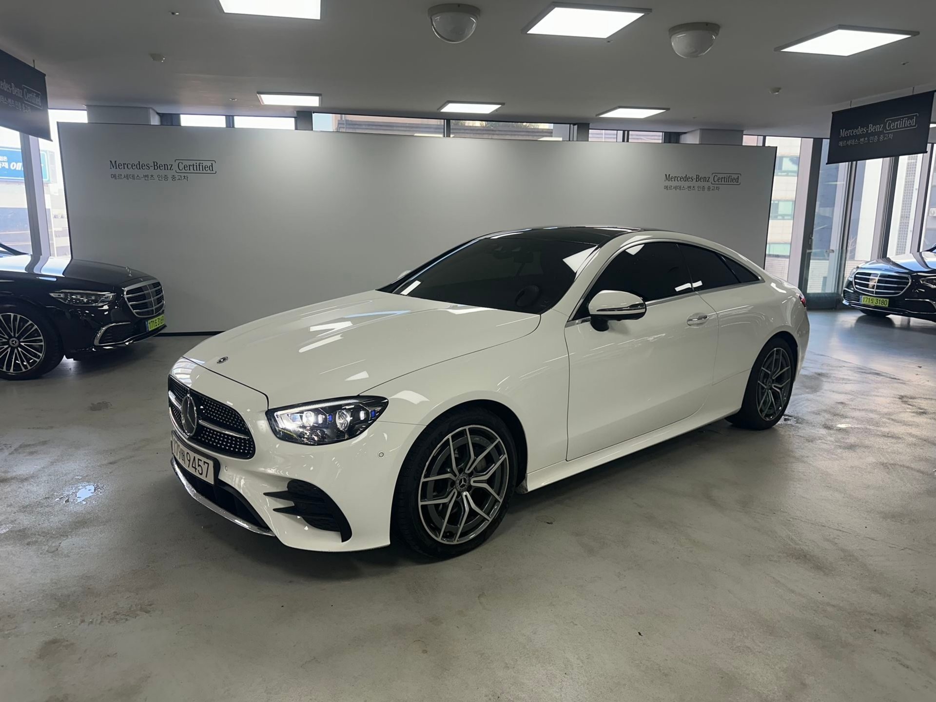 MERCEDES-BENZ E-CLASS - View 1