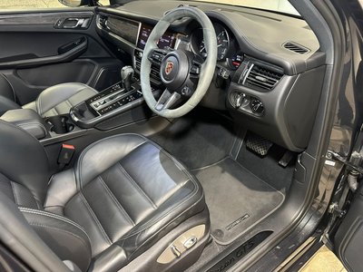 PORSCHE MACAN - 3