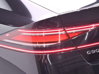 2022 Genesis G90 photo 10