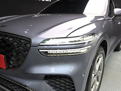 صورة 9 لـ 2024 Genesis GV70