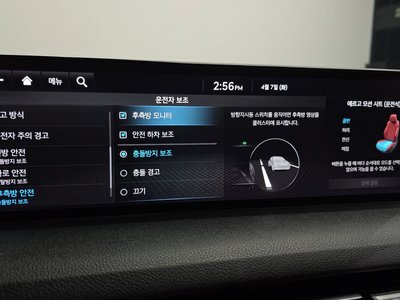 2021 Genesis GV70 thumbnail 23