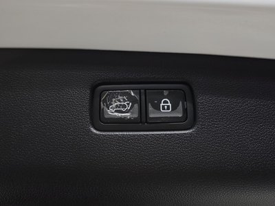 2021 Genesis GV70 thumbnail 32