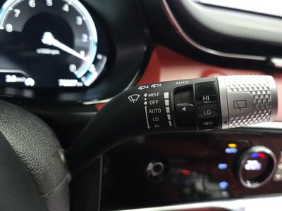 2021 Genesis GV70 thumbnail 29