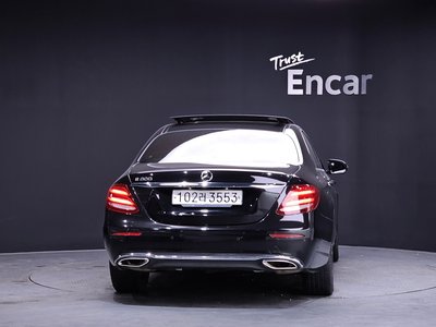 MERCEDES-BENZ E-CLASS - 3