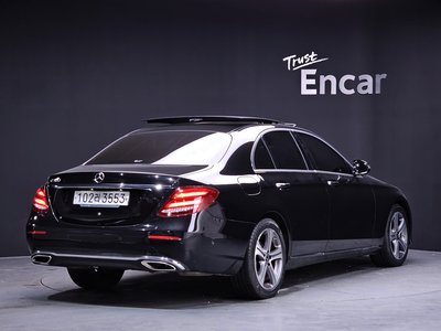 MERCEDES-BENZ E-CLASS - 5