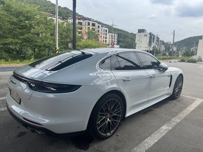 PORSCHE PANAMERA - 5