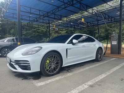 PORSCHE PANAMERA - 1