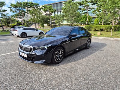 2024 BMW 5 SERIES photo 3