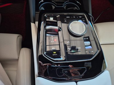 2024 BMW 5 SERIES photo 6