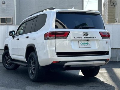 TOYOTA LAND CRUISER 300 - 9