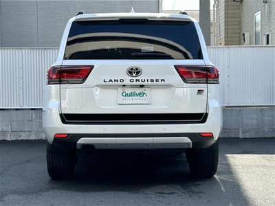 TOYOTA LAND CRUISER 300 - 8