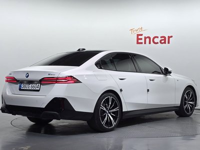 2025 BMW 5 SERIES 照片 4