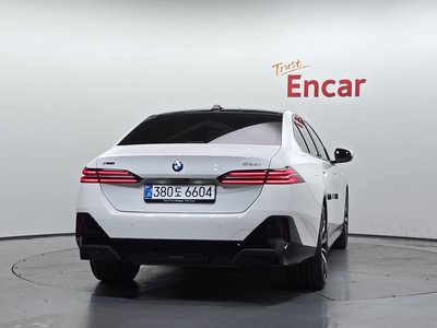 2025 BMW 5 SERIES 照片 3