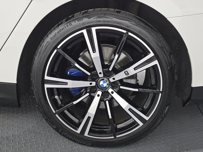 2025 BMW 5 SERIES 照片 8
