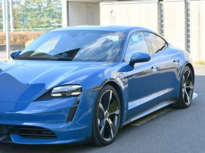 صورة 8 لـ 2021 Porsche TAYCAN