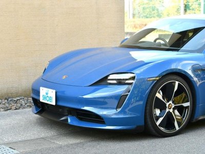 صورة 10 لـ 2021 Porsche TAYCAN