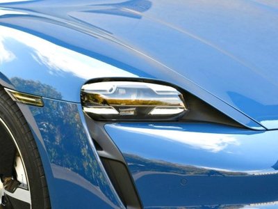 صورة 9 لـ 2021 Porsche TAYCAN