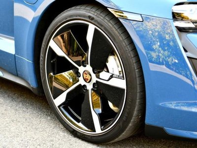 صورة 4 لـ 2021 Porsche TAYCAN