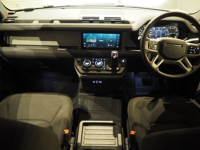 LAND ROVER DEFENDER - 5