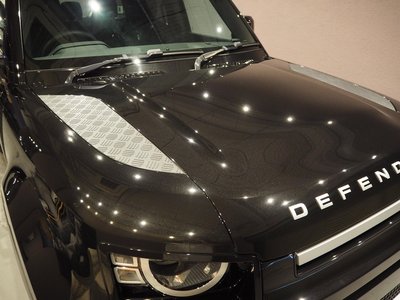LAND ROVER DEFENDER - 10