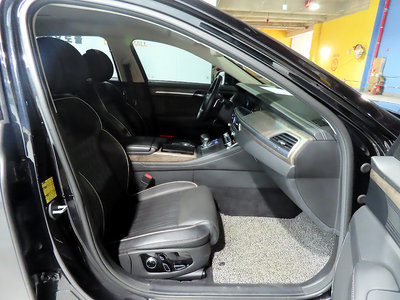صورة 8 لـ 2020 Genesis G90