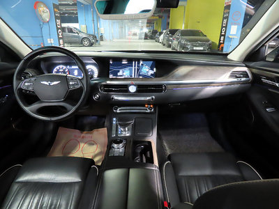 صورة 6 لـ 2020 Genesis G90