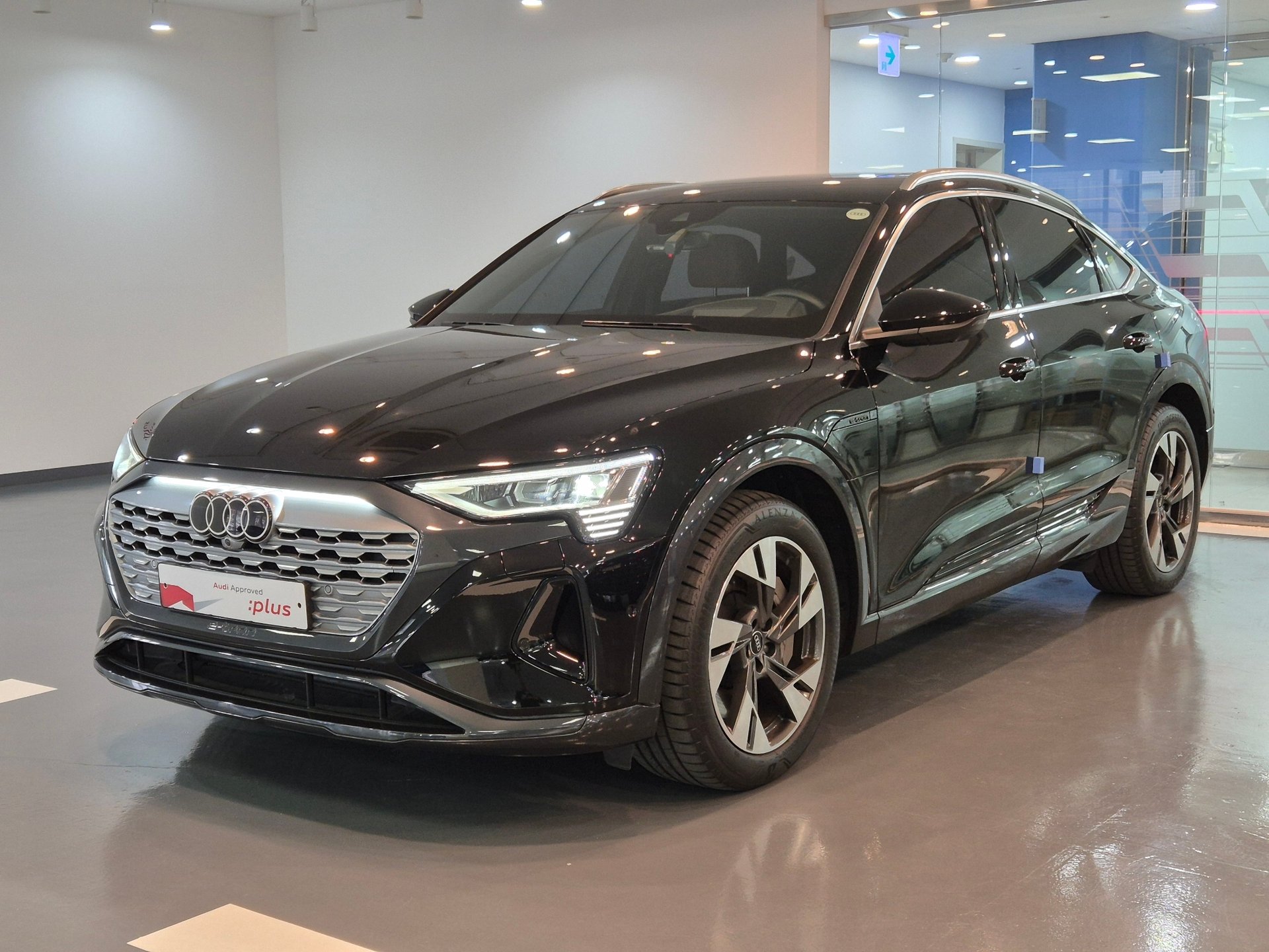 AUDI Q8 E-TRON - View 1