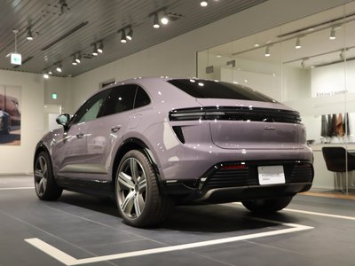PORSCHE MACAN - 9