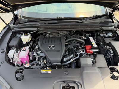 صورة 9 لـ 2025 Lexus RX
