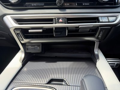 صورة مصغرة 43 لـ 2025 Lexus RX