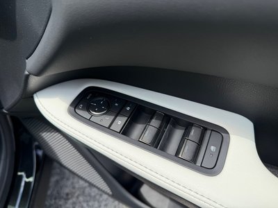 صورة مصغرة 60 لـ 2025 Lexus RX