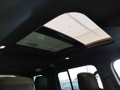 LAND ROVER DEFENDER - 4