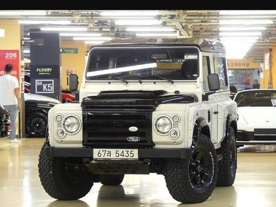 LAND ROVER DEFENDER - 1