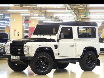 LAND ROVER DEFENDER - 2