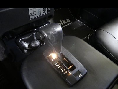 LAND ROVER DEFENDER - 9