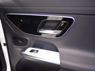 2025 Mercedes-BENZ GLC — миниатюра 21