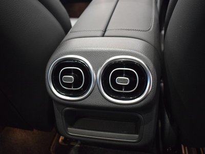 2025 Mercedes-BENZ GLC — миниатюра 18