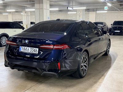 2025 BMW 5 SERIES — фото 5