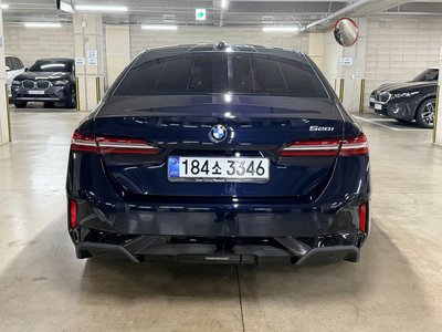 2025 BMW 5 SERIES — фото 3