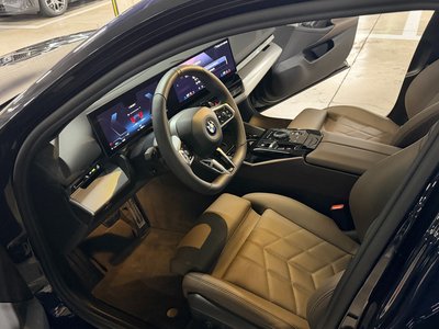 2025 BMW 5 SERIES — фото 9