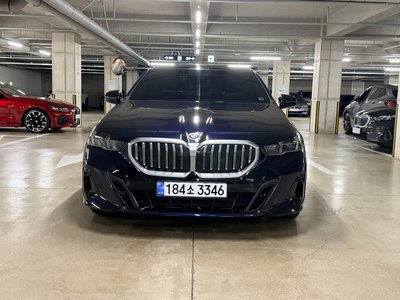 2025 BMW 5 SERIES — фото 2