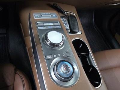صورة 9 لـ 2022 Genesis GV70