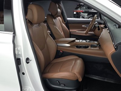 2022 Genesis GV70 — миниатюра 11